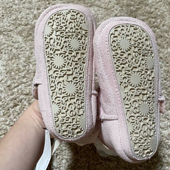 New in gift box! Size 4/5 baby/toddler. Light pink. Style Jesse Bow ii bootie - Picture 4 of 5